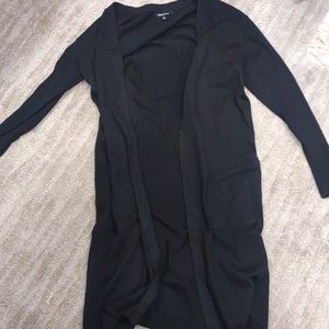 Medium black cardigan with pockets